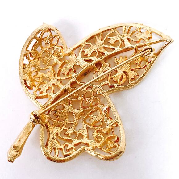 Vintage Gold Tone Filigree Leaf Butterfly Brooch Mid Century Delicate Jewelry - Picture 6 of 10
